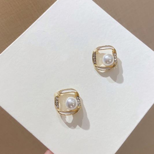 Twisted Hollow Pearl Earrings for Women - Chic Design