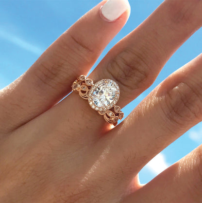 Conjunto de anillos de circonita en forma de huevo con diamantes y nuevo diseño