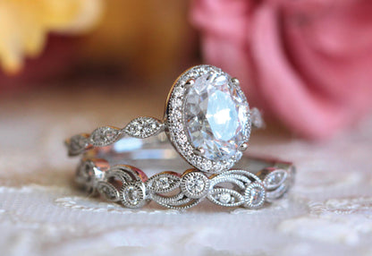 Conjunto de anillos de circonita en forma de huevo con diamantes y nuevo diseño