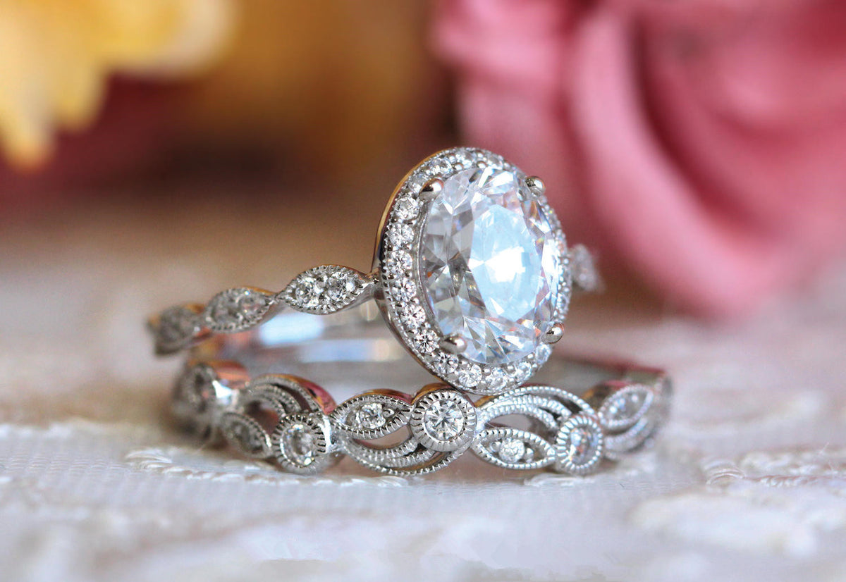 Conjunto de anillos de circonita en forma de huevo con diamantes y nuevo diseño